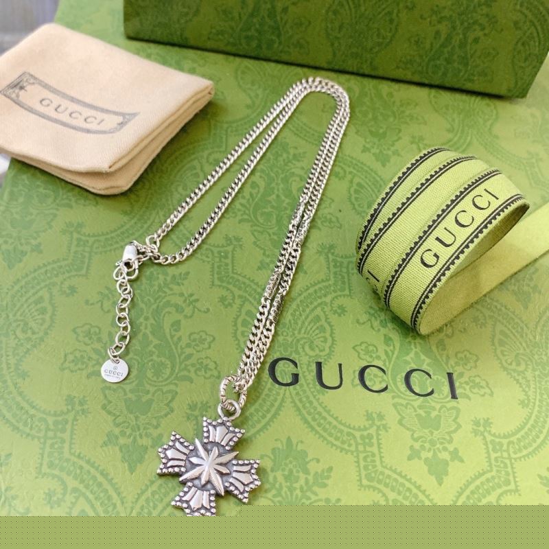 G*u*i necklaces